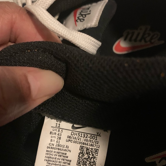 Nike Air Max Dawn SE Sneakers in Black, White, and Purple with Leopard Accents - Picture 14 of 16